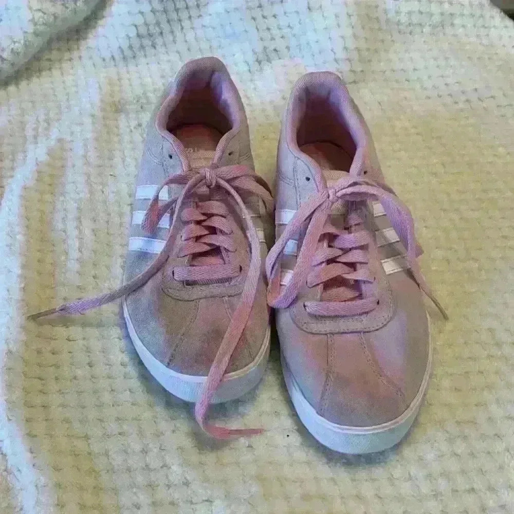Adidas pink sneaker sz 9 casual preppy Barbie streetwear comfy school *flaw
